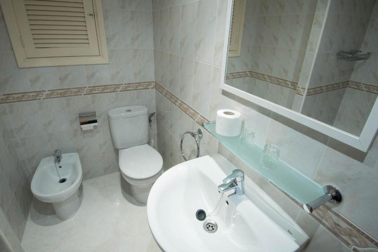 Hostal Mayol Santa Eularia des Riu Exterior photo
