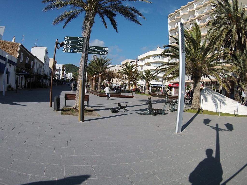 Hostal Mayol Santa Eularia des Riu Exterior photo
