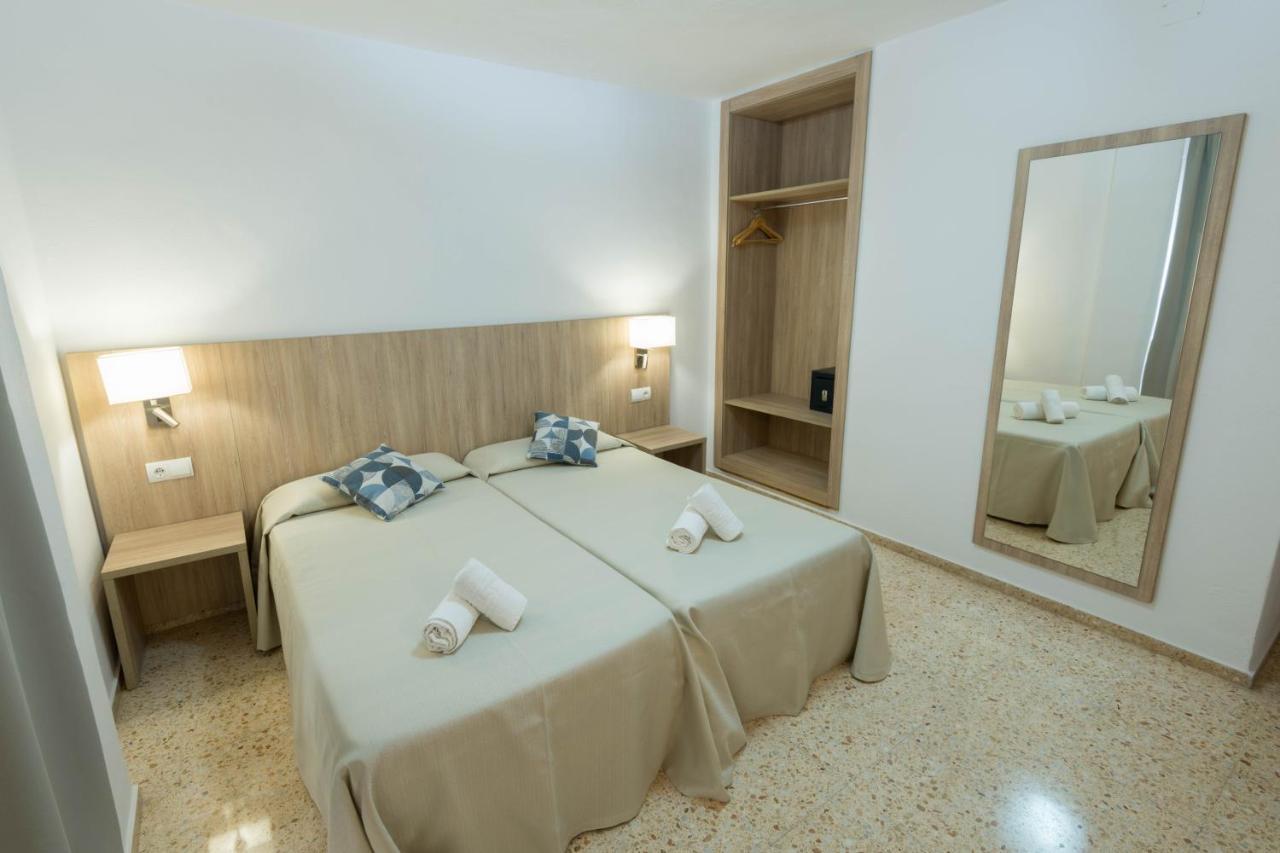 Hostal Mayol Santa Eularia des Riu Exterior photo